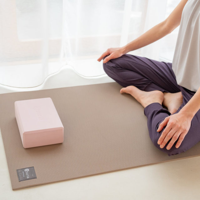 豪華 Manduka ヨガクッション エンライト ヨガボルスター スクエア ヨガ・ピラティス